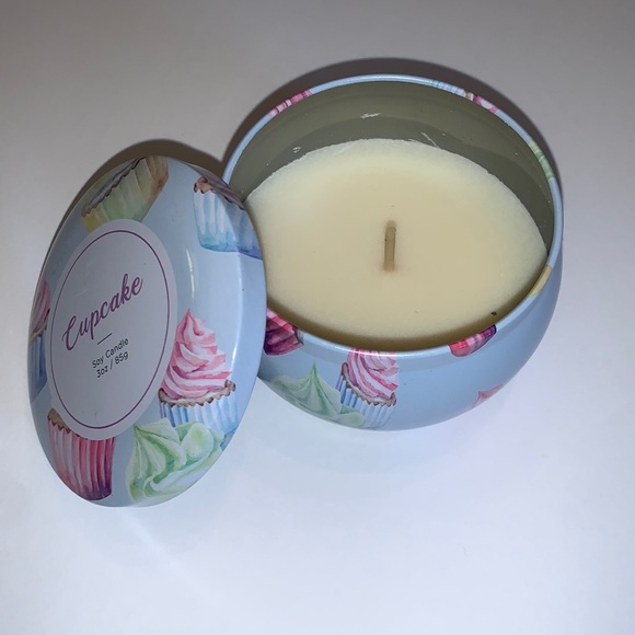 🧁 Cupcake Soy Candle w Decorative Tin Fresh Picked - Picture 4 of 9